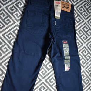 New Levi’s straight fit size 4